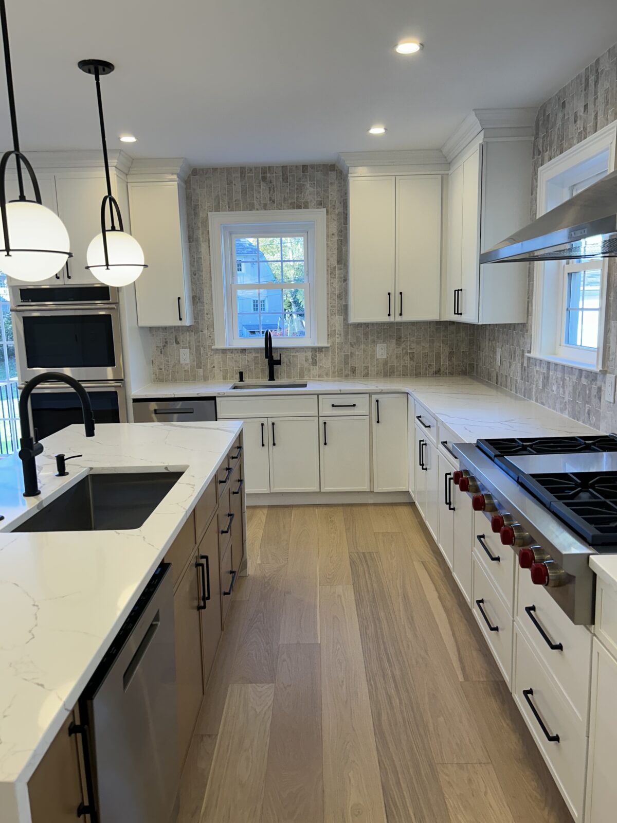 Virtual vs. Traditional Home Staging Service: Which is Right for Your Devon-Area Home?